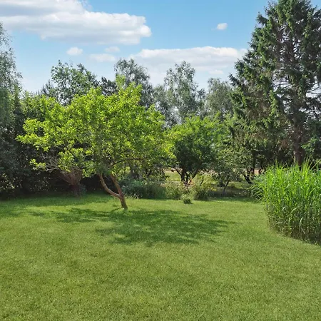 Сasa de vacaciones 2 Bedroom Lovely In