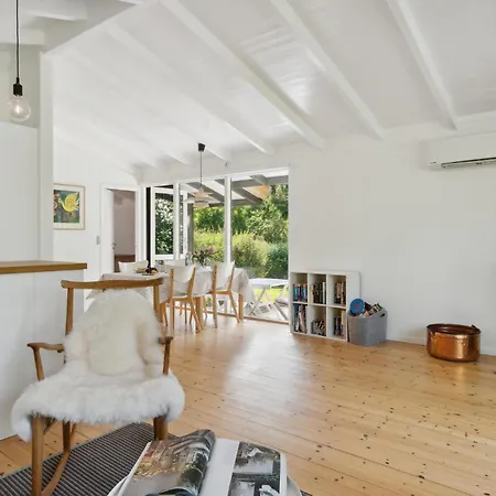 2 Bedroom Lovely In *