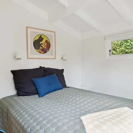 2 Bedroom Lovely In Сasa de vacaciones *