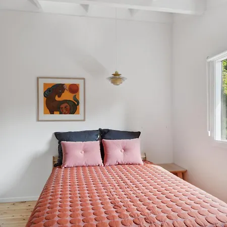 Сasa de vacaciones 2 Bedroom Lovely In