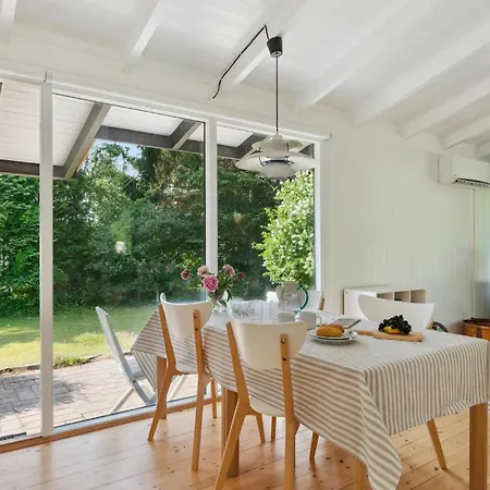 Сasa de vacaciones 2 Bedroom Lovely In Vejby